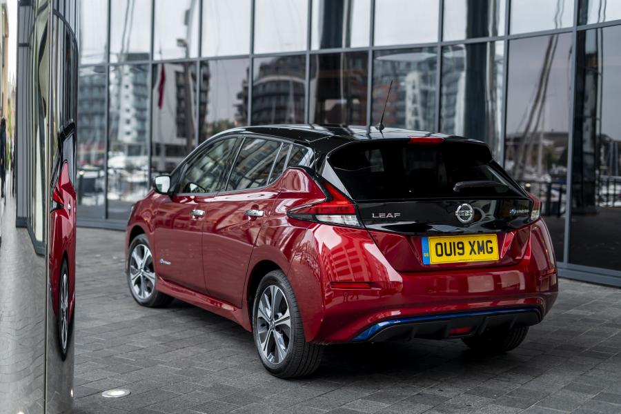  Nissan Leaf e+ 2019 года  (UK) (фото 3 из 19)